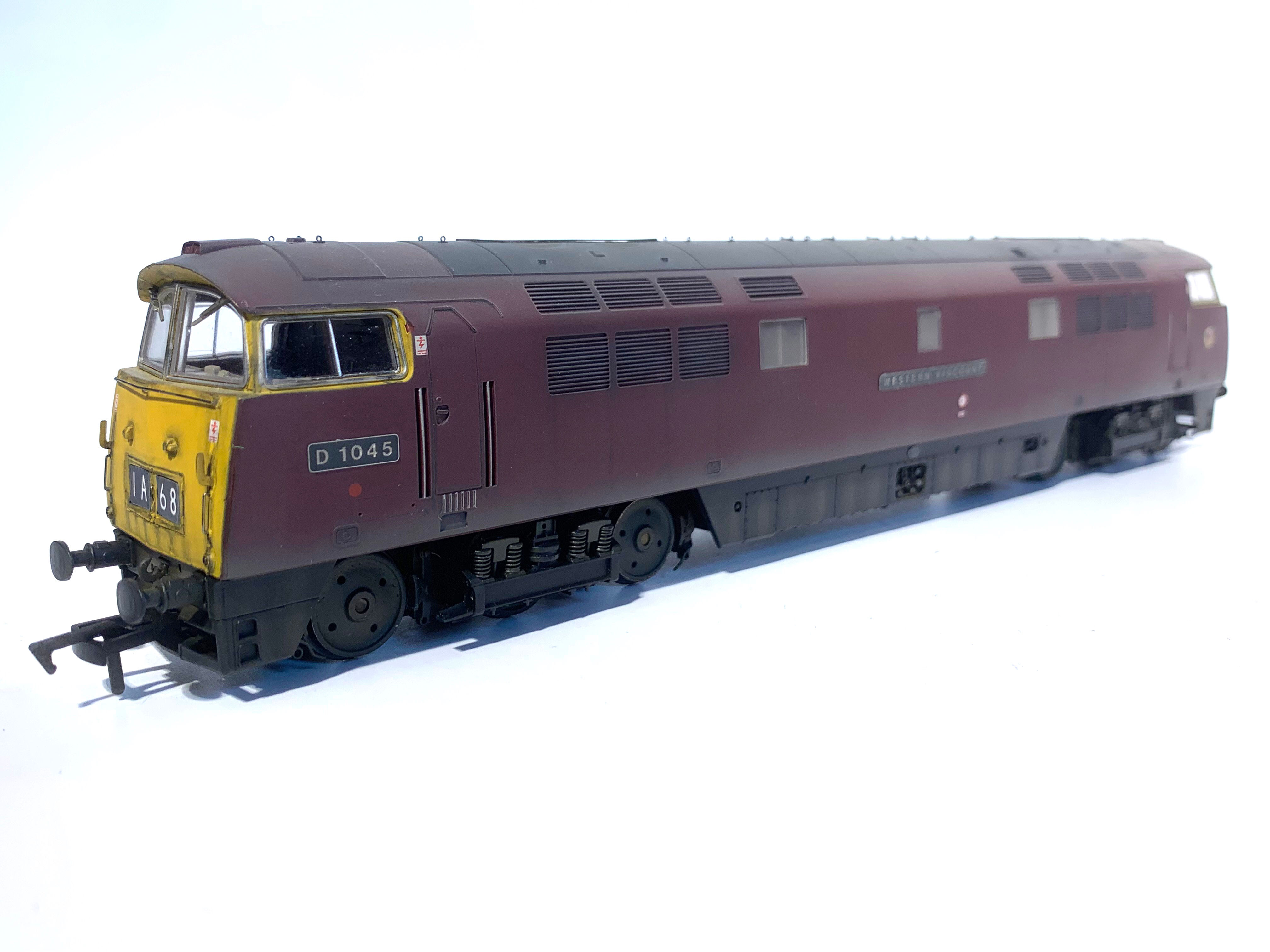 Dapol Class 52 D1045 Western Viscount in weathered maroon livery