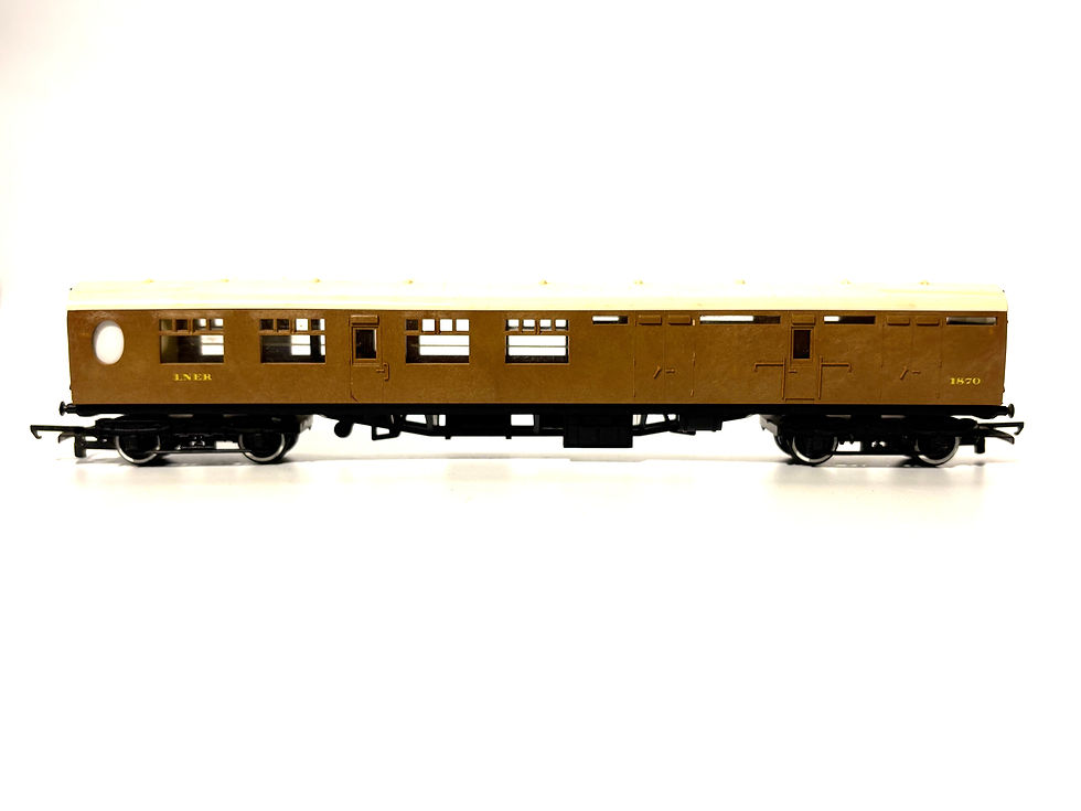 Thumbnail: Hornby R746A OO Gauge LNER Corridor Brake Third Coach