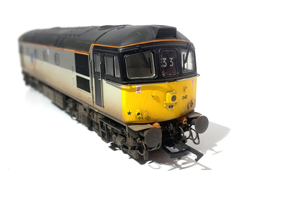 Thumbnail: Heljan Class 33 33042 in weathered Railfreight livery