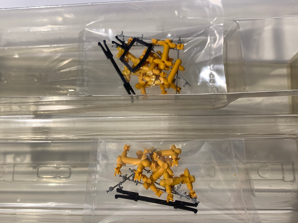 Thumbnail: Bachmann 37-305 Intermodal Wagon with DHL containers