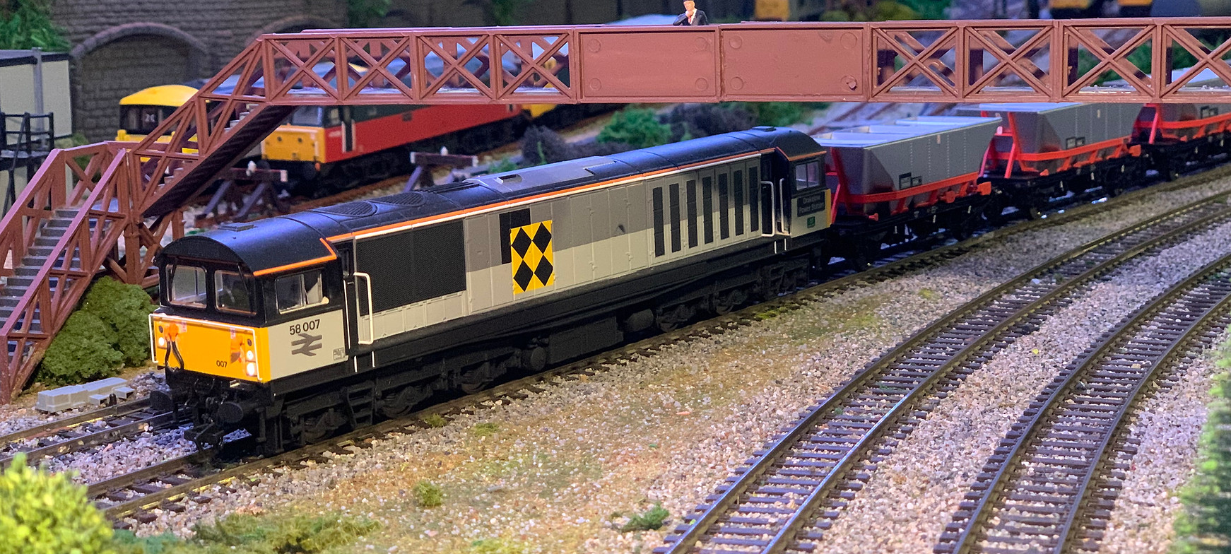 Heljan Class 58 working an MGR on my OO gauge model layout