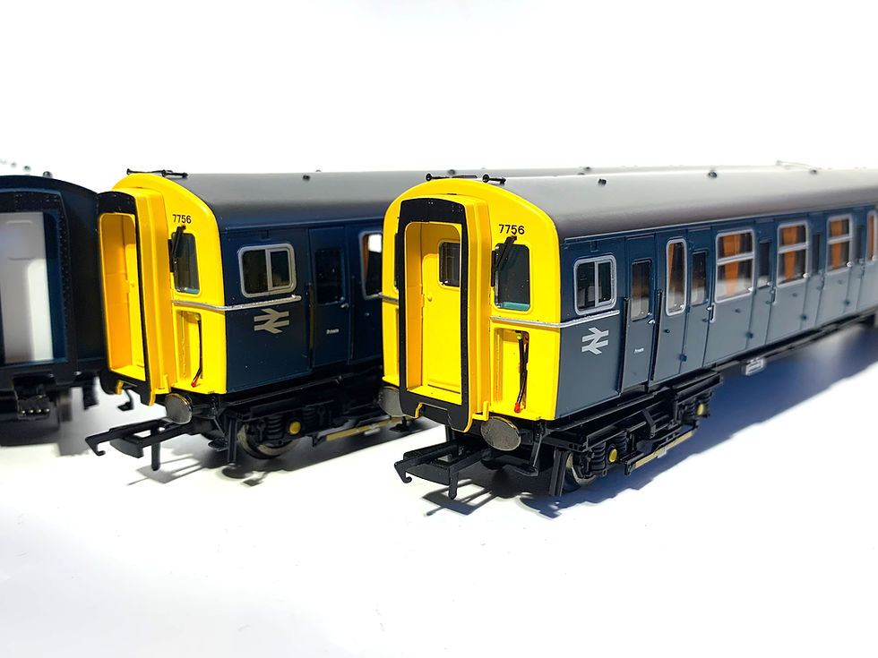 Hornby R2946 Class 423 EMU in British Rail blue livery