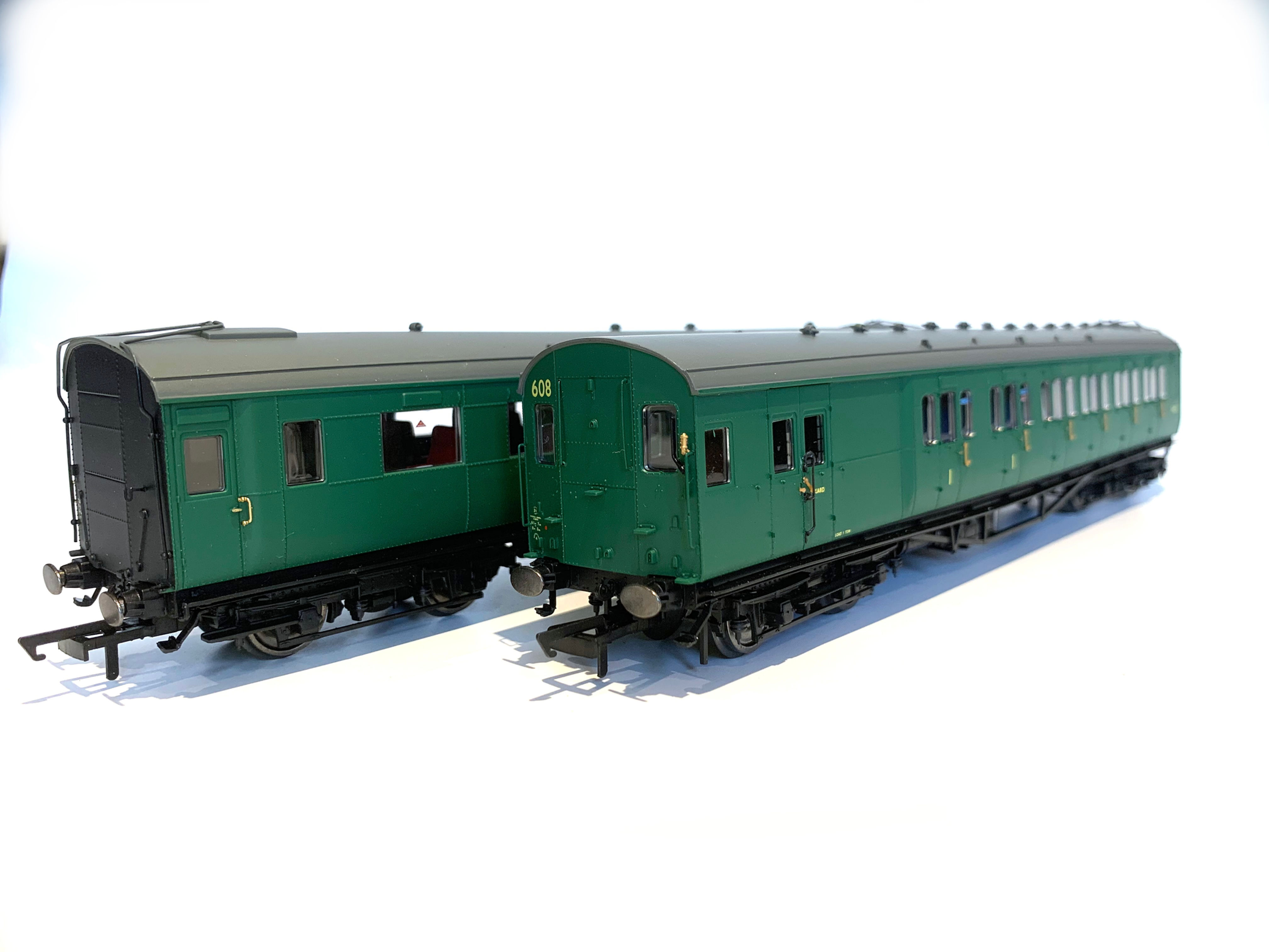 Hornby R4534C Southern Push Pull Set