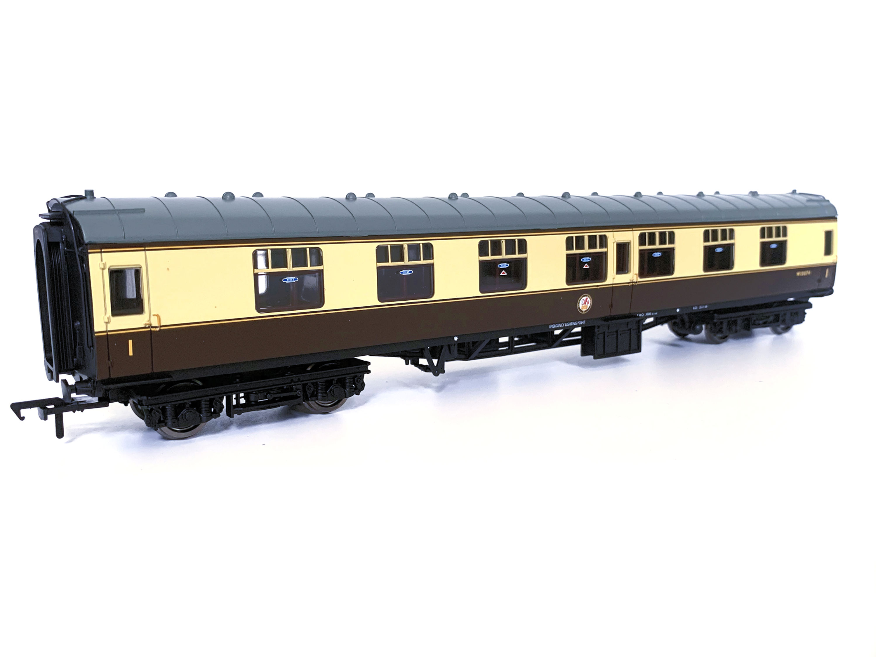 Bachmann 39-154B BR Mk1 coach in GWR chocolate and cream livery