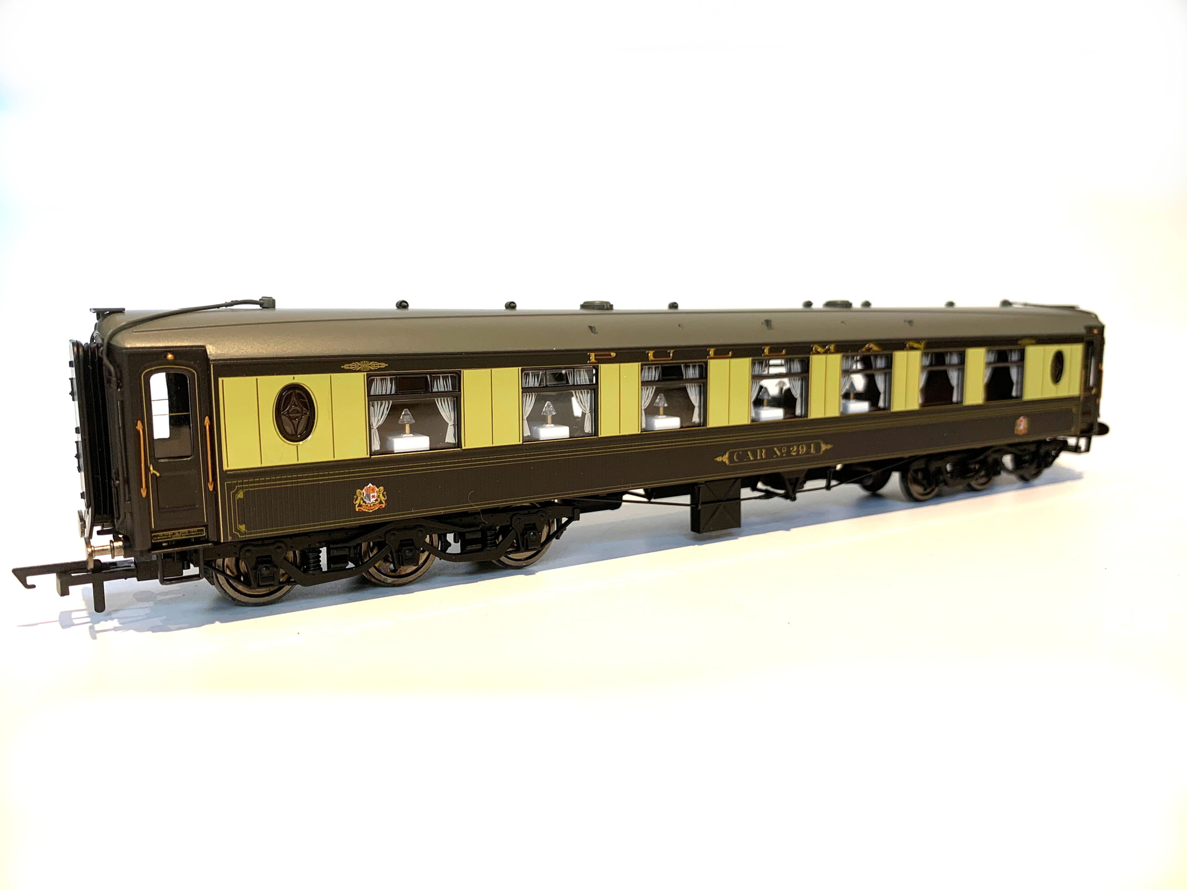 Hornby R4419 Pullman Car