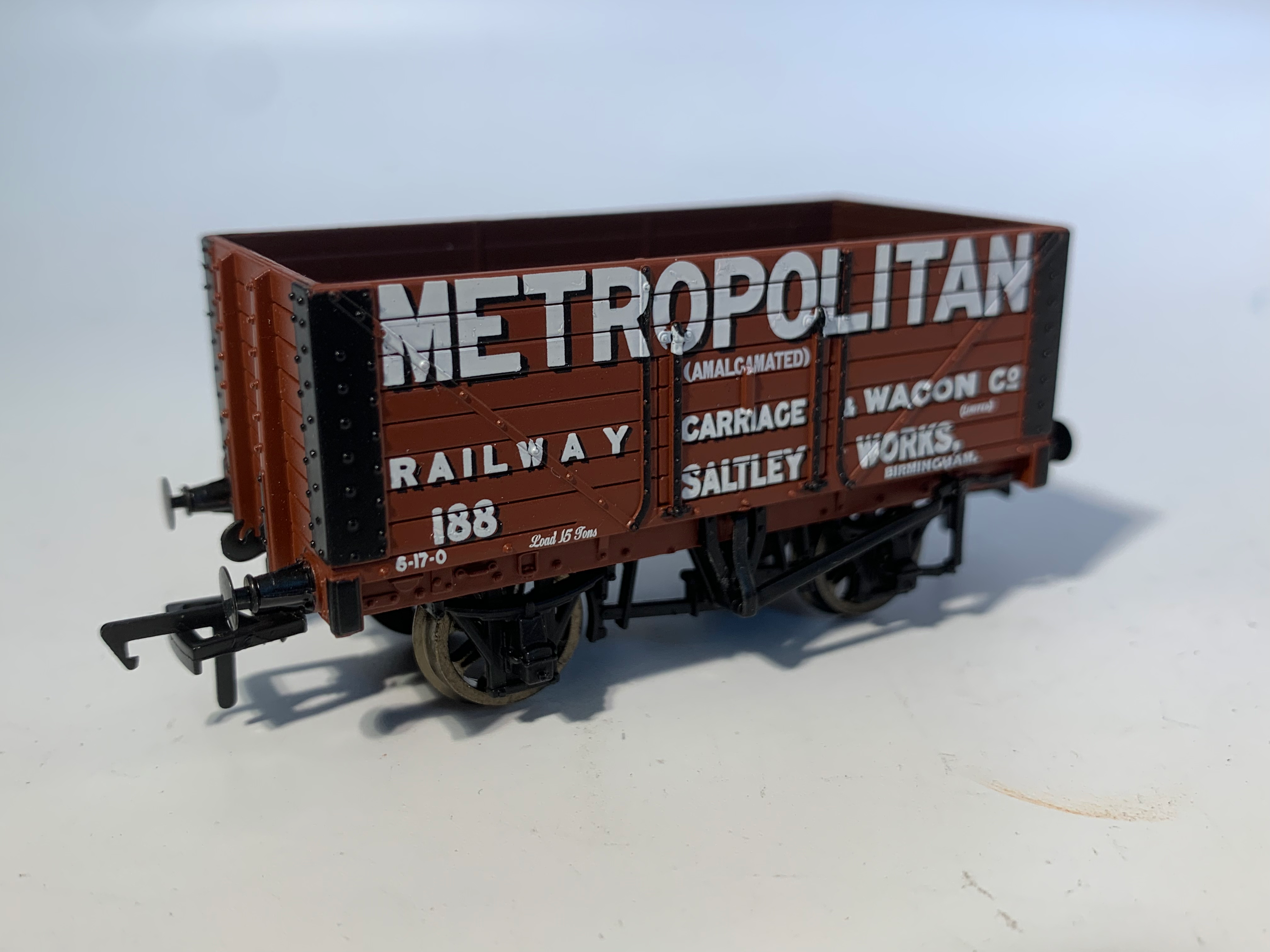 Bachmann 37-150K OO Gauge 8 Plank Fixed End Wagon ‘Metropolitan RC & W Co'