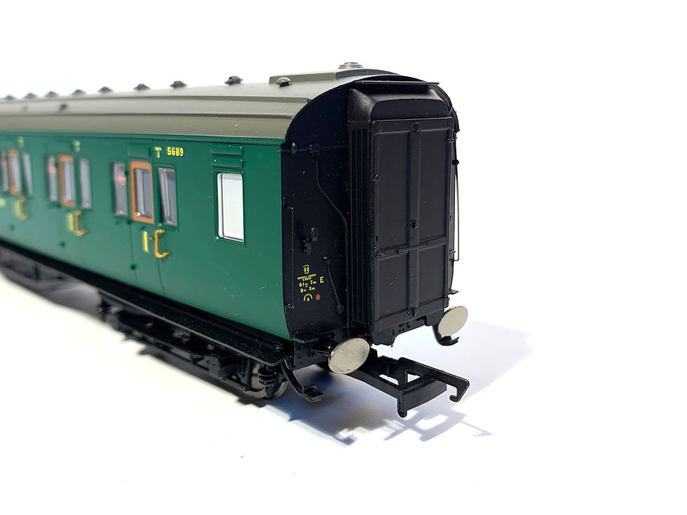 Thumbnail: Hornby R4338B OO Gauge SR Maunsell Corridor Composite Coach SR Green