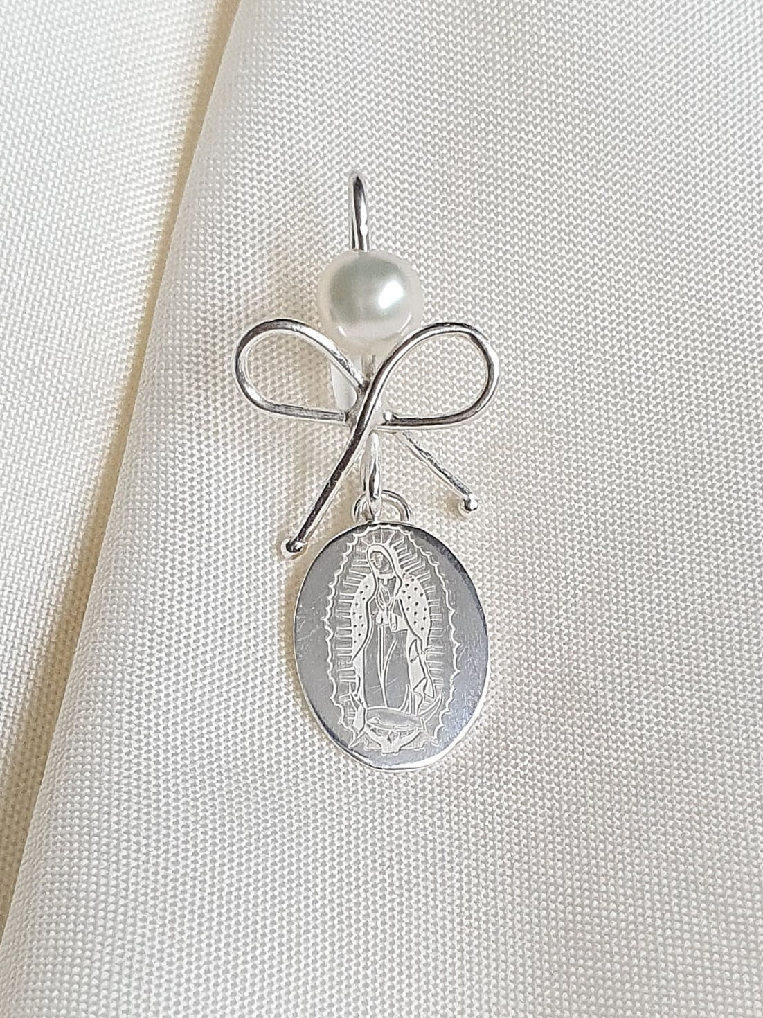 Prendedor Virgen de Guadalupe y Perla