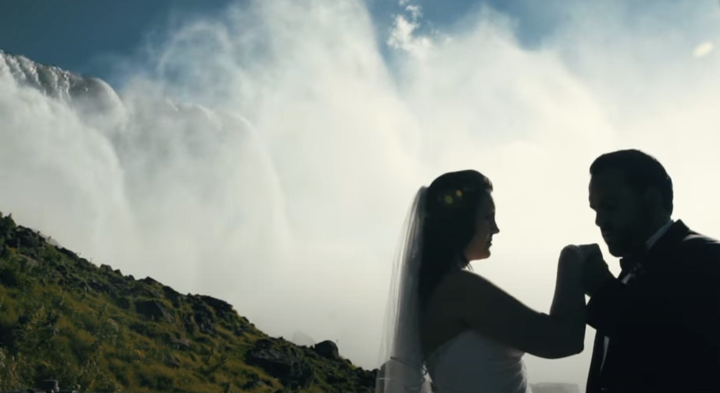 Nature's Blessing: Niagara Falls is the Perfect Wedding Backdrop