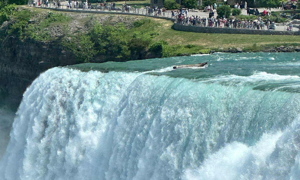 40 Million Gallons a Minute: The Enormous Water Flow of Niagara Falls