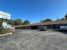 Drama Unfolds at Motel After 'Girlfriend' is Locked Out of Room, Breaks Glass