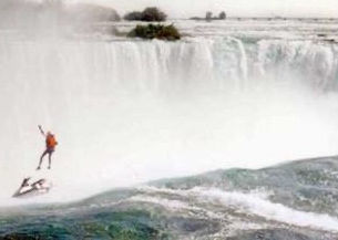 Tragic Tale of a Daredevil’s Final Bow: A Horrifying Trip Over Niagara Falls