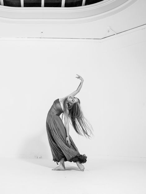 Portrait photography of a dancer with a long dress