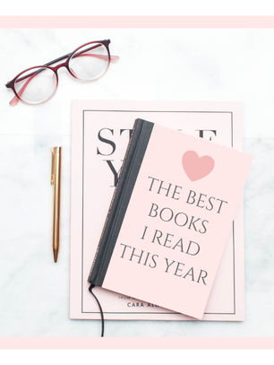 A couple of books stacked one on the other with the title of the book on top being The Best Books I Read this Year. Also visble is a gold pen and a pair of spectacles.