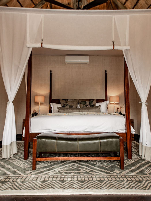 Each of the six luxury suites at Dulini Moya is decorated in a timeless blend of classic safari charm and indulgent comfort, offering a private haven of peace and serenity overlooking the Mabrak River. 