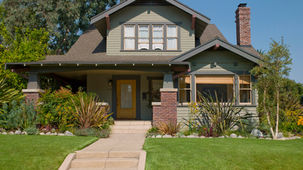 When to apply pre emergent weed killer