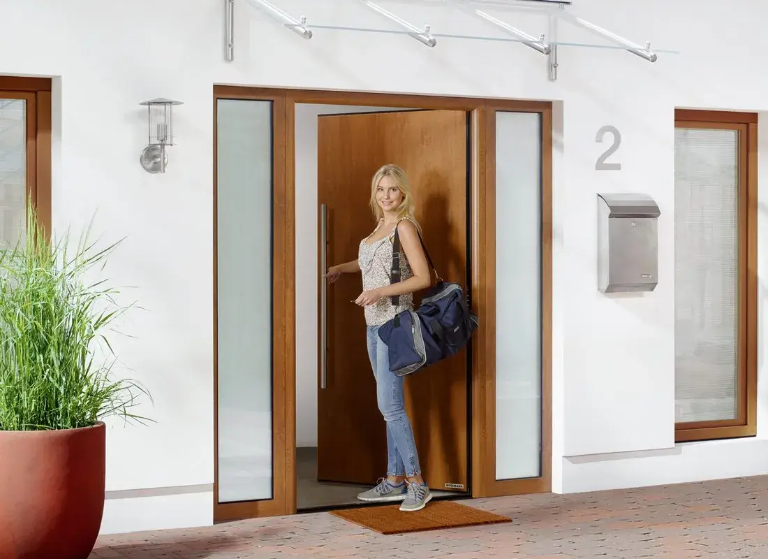 Hormann-THERMO65-THERMO46-Entrance-Doors-Bedford-Bi-folds.webp