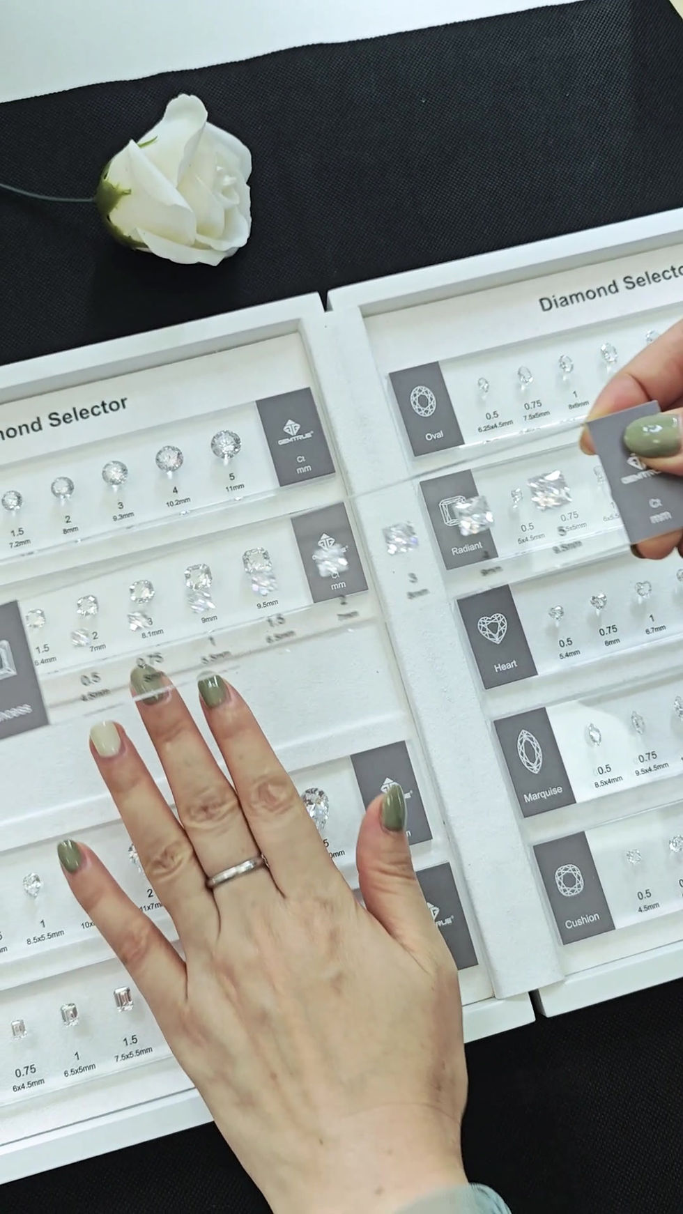 Thumbnail: DK110-5 GemTrue Diamond Selector - Visual Diamond Size and Shape Kit