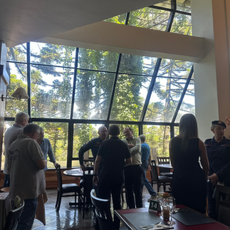 Empresários e parceiros interagindo antes da reunião almoço ACIC 2026