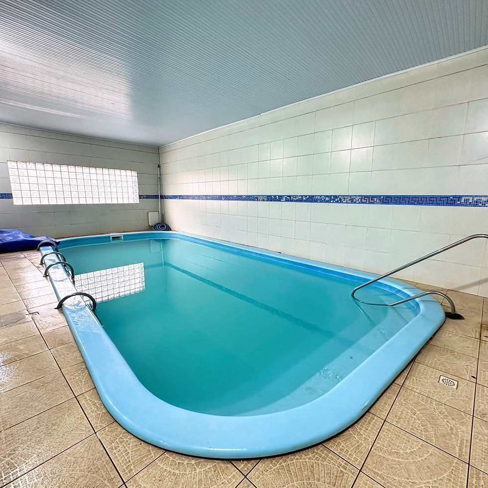 Piscina aquecida do Esporte Clube Serrano para aulas de natação infantil