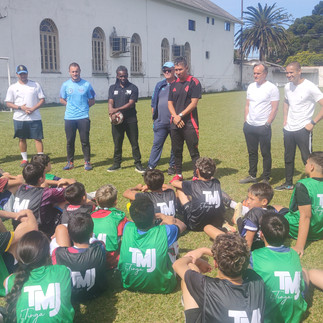 Equipe TMJ Peneiras e Sport Club Serrano falando com os jovens atletas em Canela