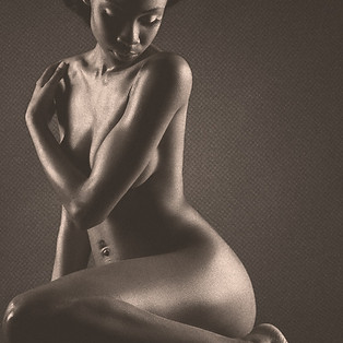 nude-3052317_1920_edited.jpg