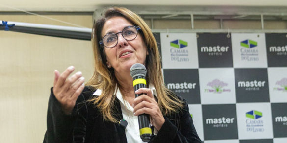 Martha Medeiros é a patrona da 71ª edição da Feira do Livro de Porto Alegre
