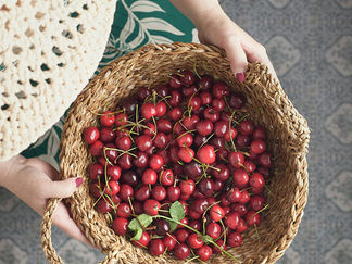 A Seasonal Produce Guide for Your Local Farmers Market