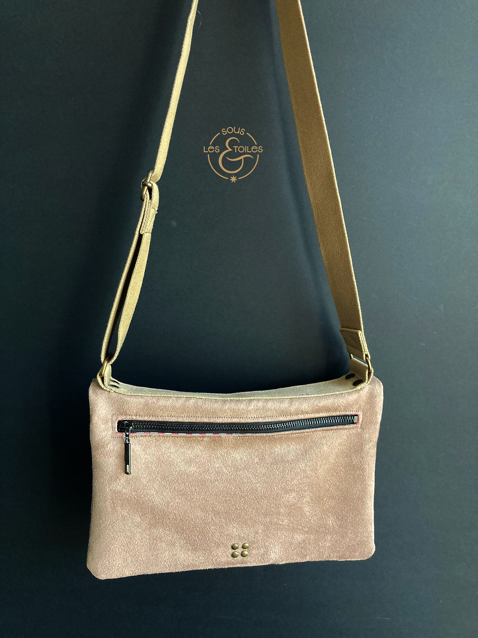 Modèle Verseau en tissu alcantara beige