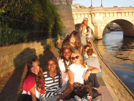 How to Make Friends in Paris: A Guide for Newcomers, Expats & Locals