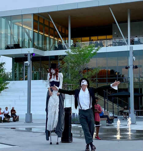 Animation ambulante - Deux clowns fantaisistes et amoureux essaient de se retrouver