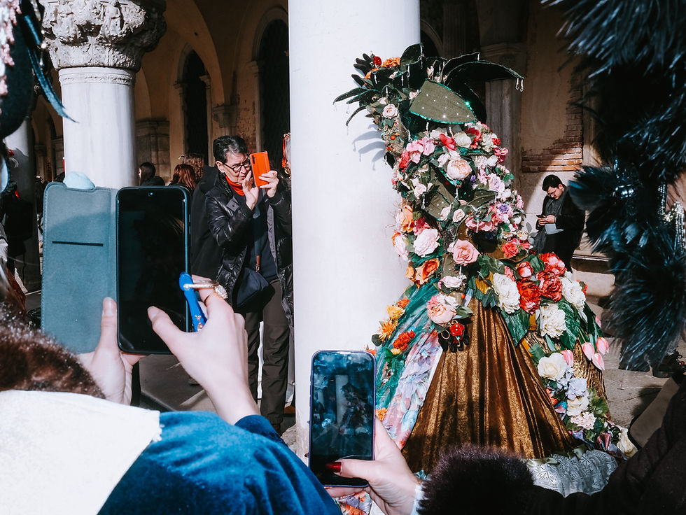 Scène de rue au Carnaval de Venise en Février 2025 © Romain Costaseca
