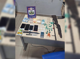 Polícia Militar apreende drogas, armas e motocicletas em Placas e Divinópolis