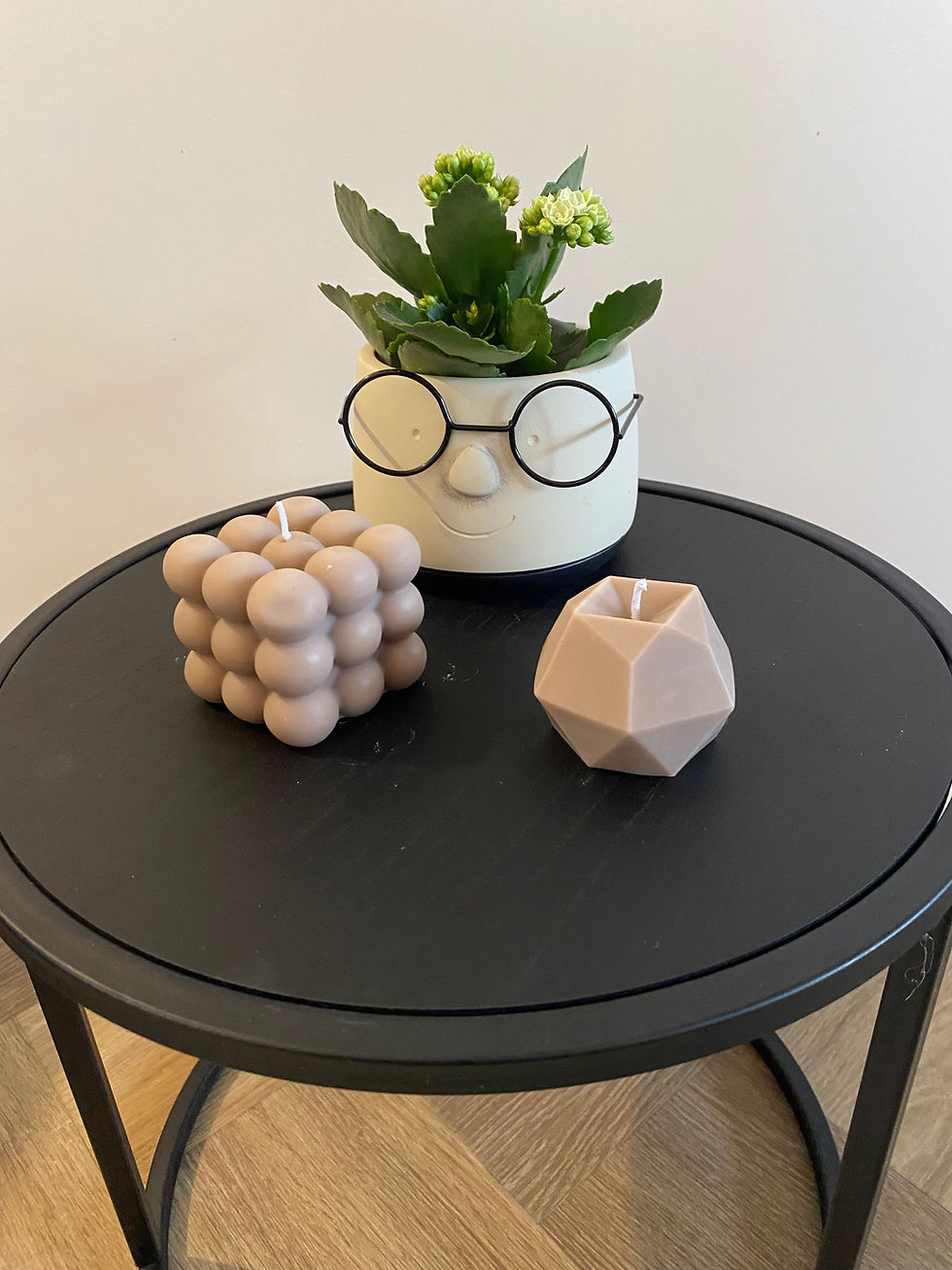 Thumbnail: Beige handgemaakte kaarsen diverse vormen