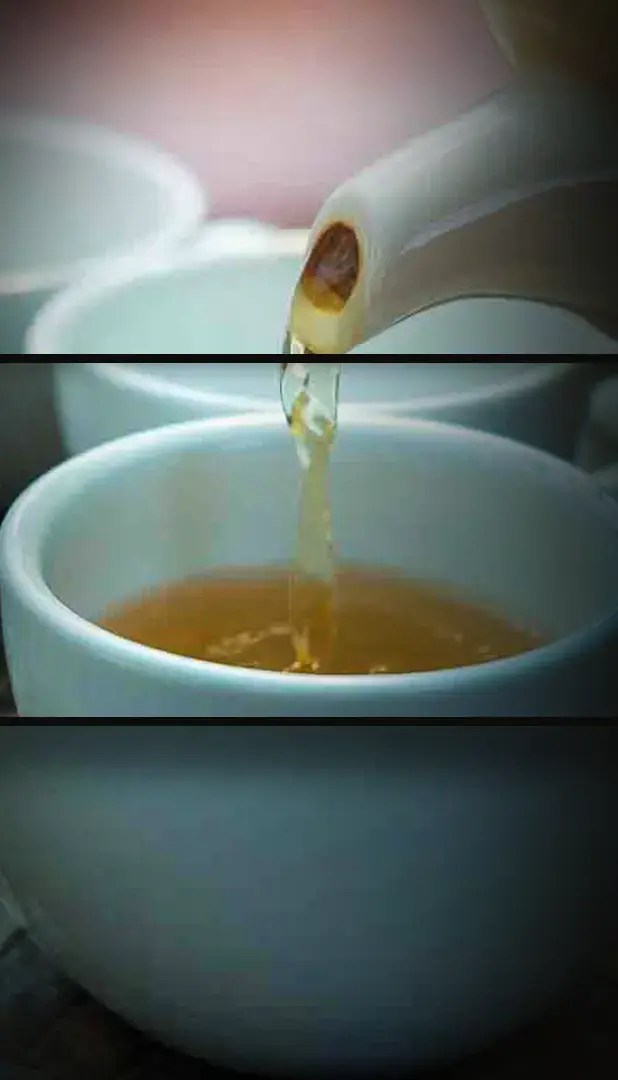 Piramide di fragranze in una beuta del profumo per ambiente White Tea
