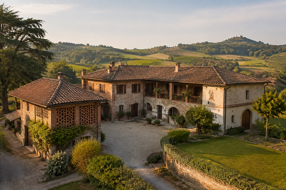 Vista panoramica di una cascina tradizionale in Piemonte