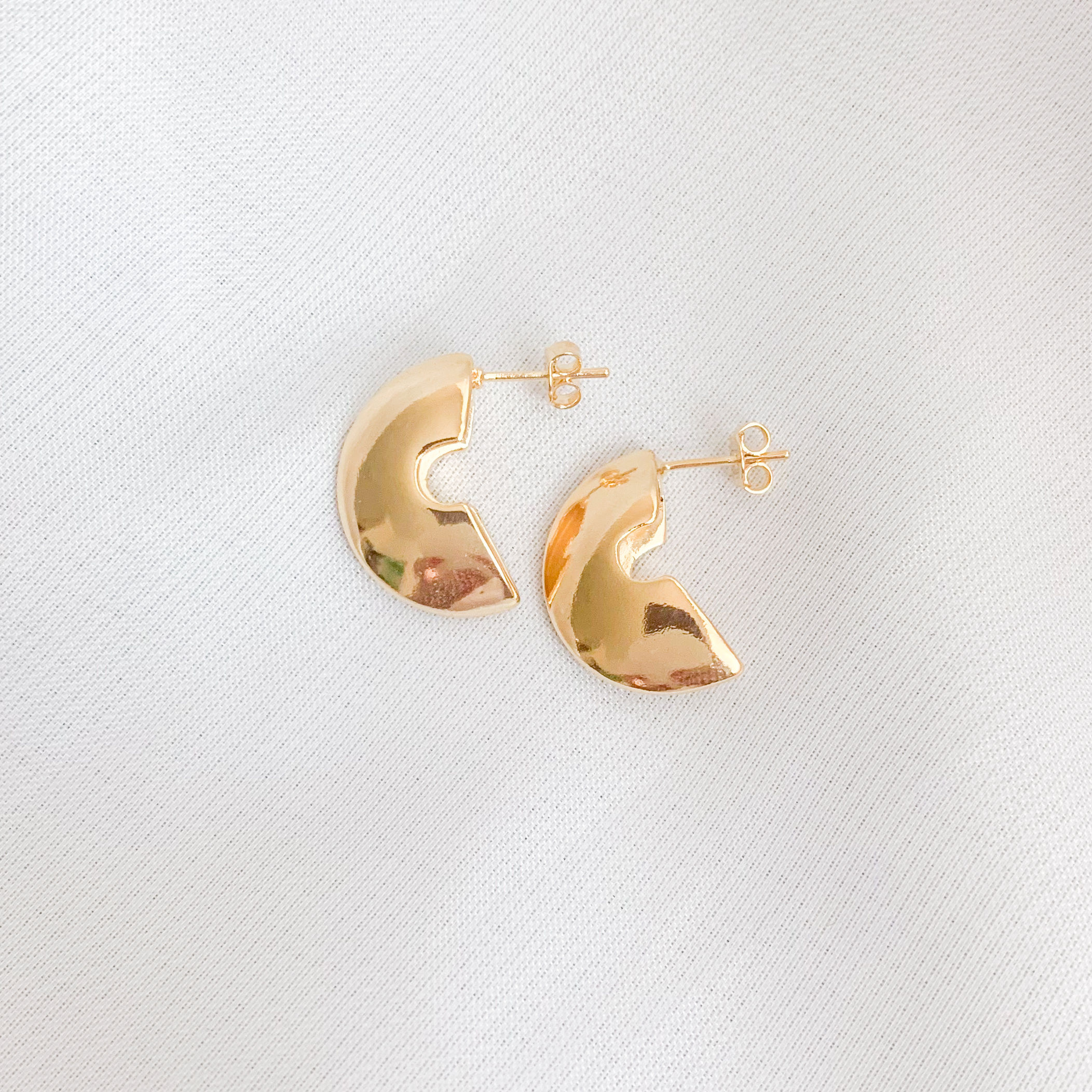 Brinco argola vírgula