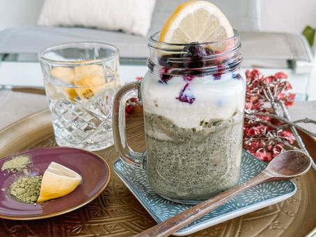 MATCHA CHIA PUDDING - mit Joghurt & Heidelbeeren für eine entspannte Loslassenzeit