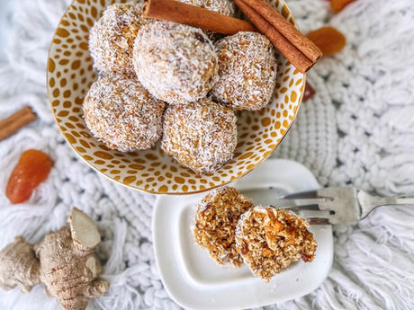 KAROTTENKUCHEN-ENERGIEBÄLLCHEN zuckerfreier Genuss gegen Heißhungeranfälle in der 2. Zyklushälfte