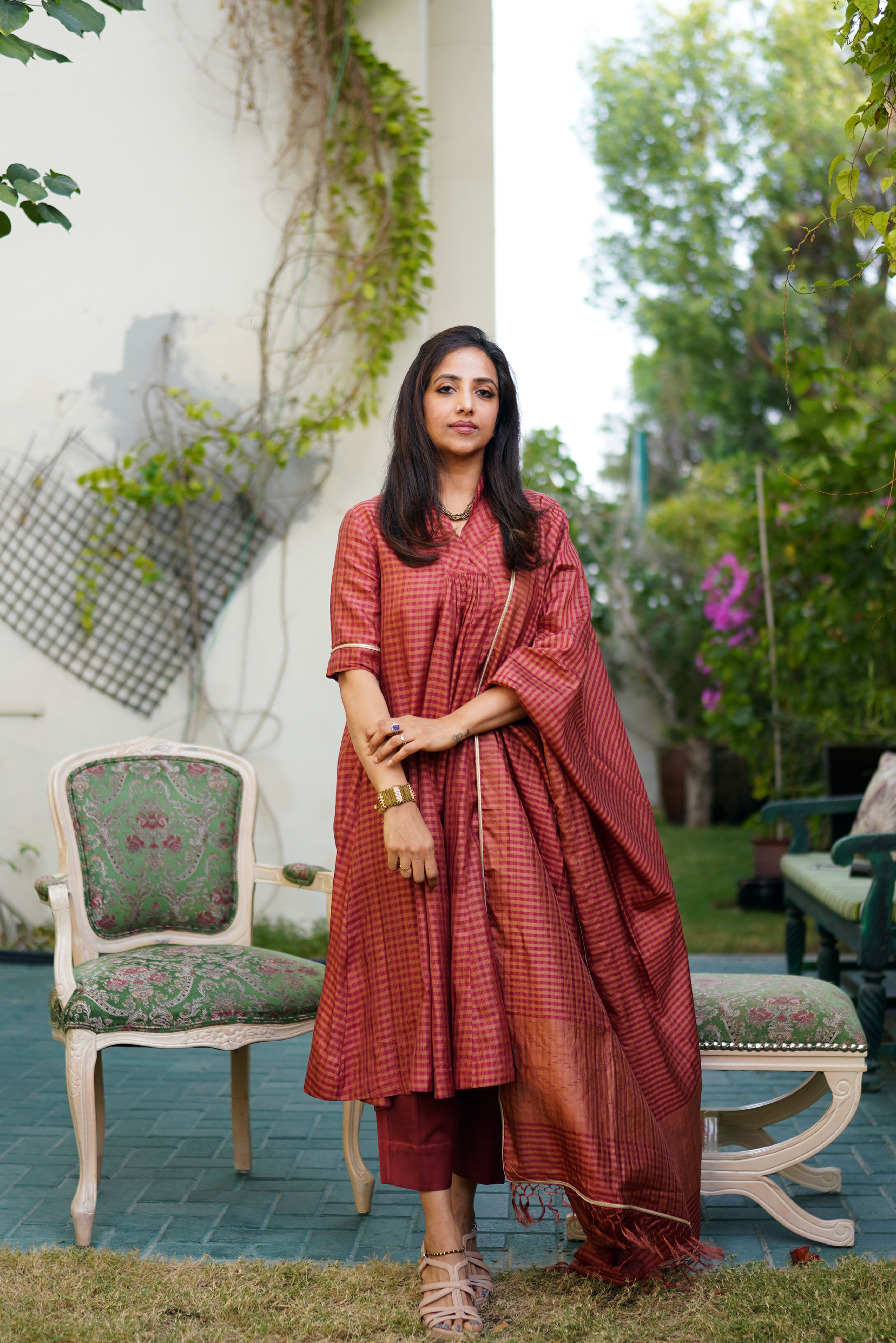 Silk checkered kurta pant set with dupatta, with jamdhani weave - Maroon Rust
