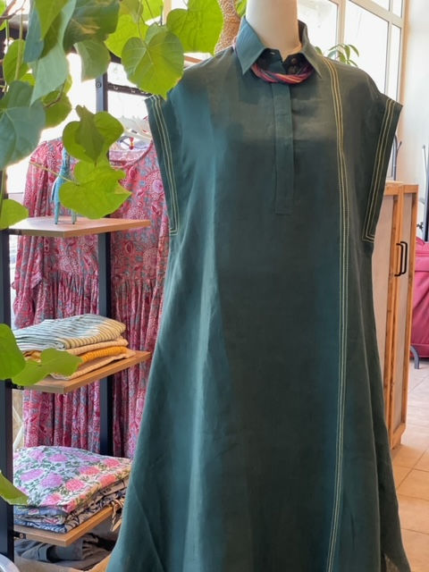 Thumbnail: Lakherein cap sleeve Kurta Set - Forest green