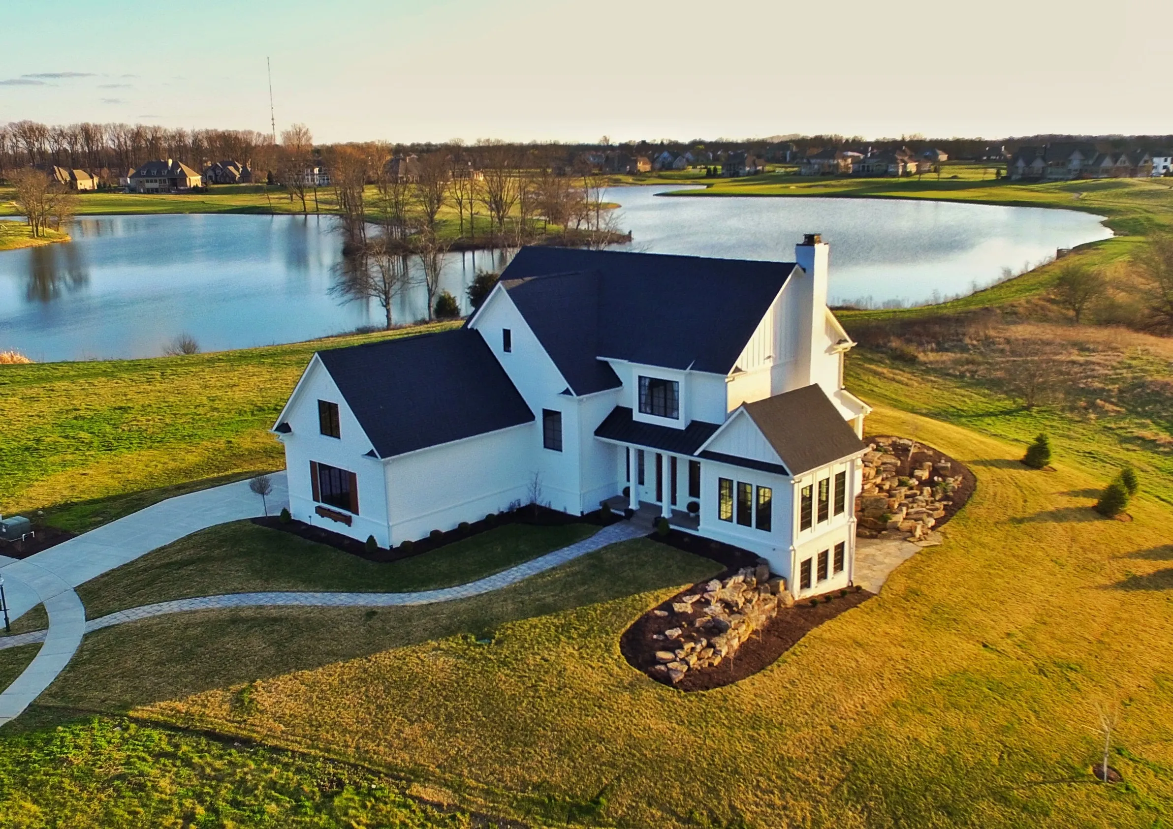 9b1bbbac-20b1-4a75-83a5-b8cd7b9e3983-Noblesville_farm_house.webp
