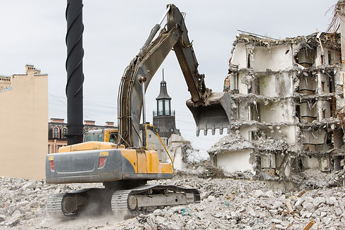 building-former-hotel-demolition-new-construction-using-special-hydraulic-excavator-destro
