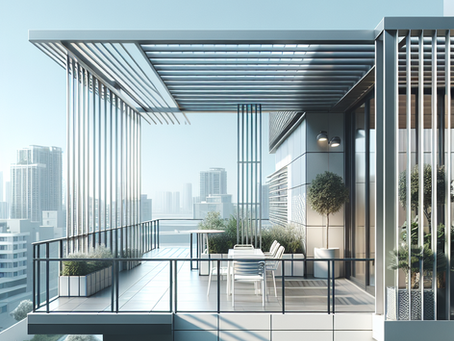 מרפסת סגורה באלומיניום עם סורגים, מעקה אלומיניום ופרגולה חשמלית, מציגה שדרוג בטיחותי ועיצובי המתאים להעלאת ערך הדירה.