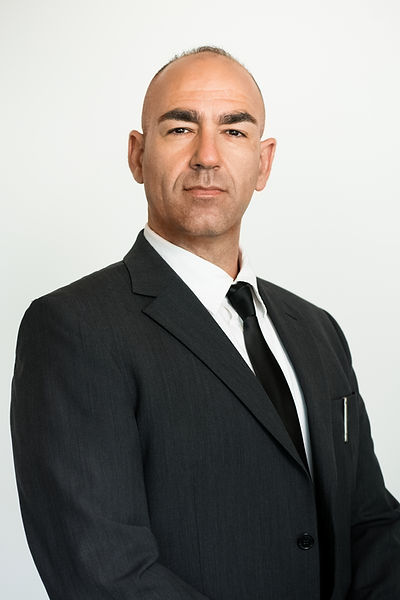 תמונה 1-ירון עומד.jpg