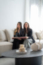 תמונה נועה וגלית יחד עבור עמוד הבית של עיצוב פנים.jpg