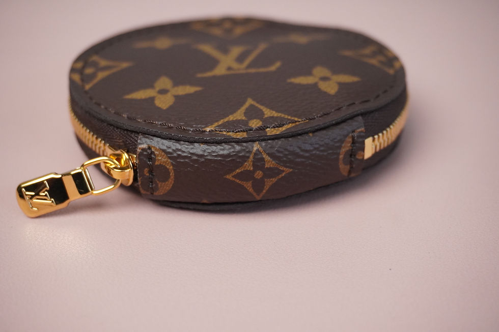 Thumbnail: Preowned Authentic Louis Vuitton Round Coin Purse Noir