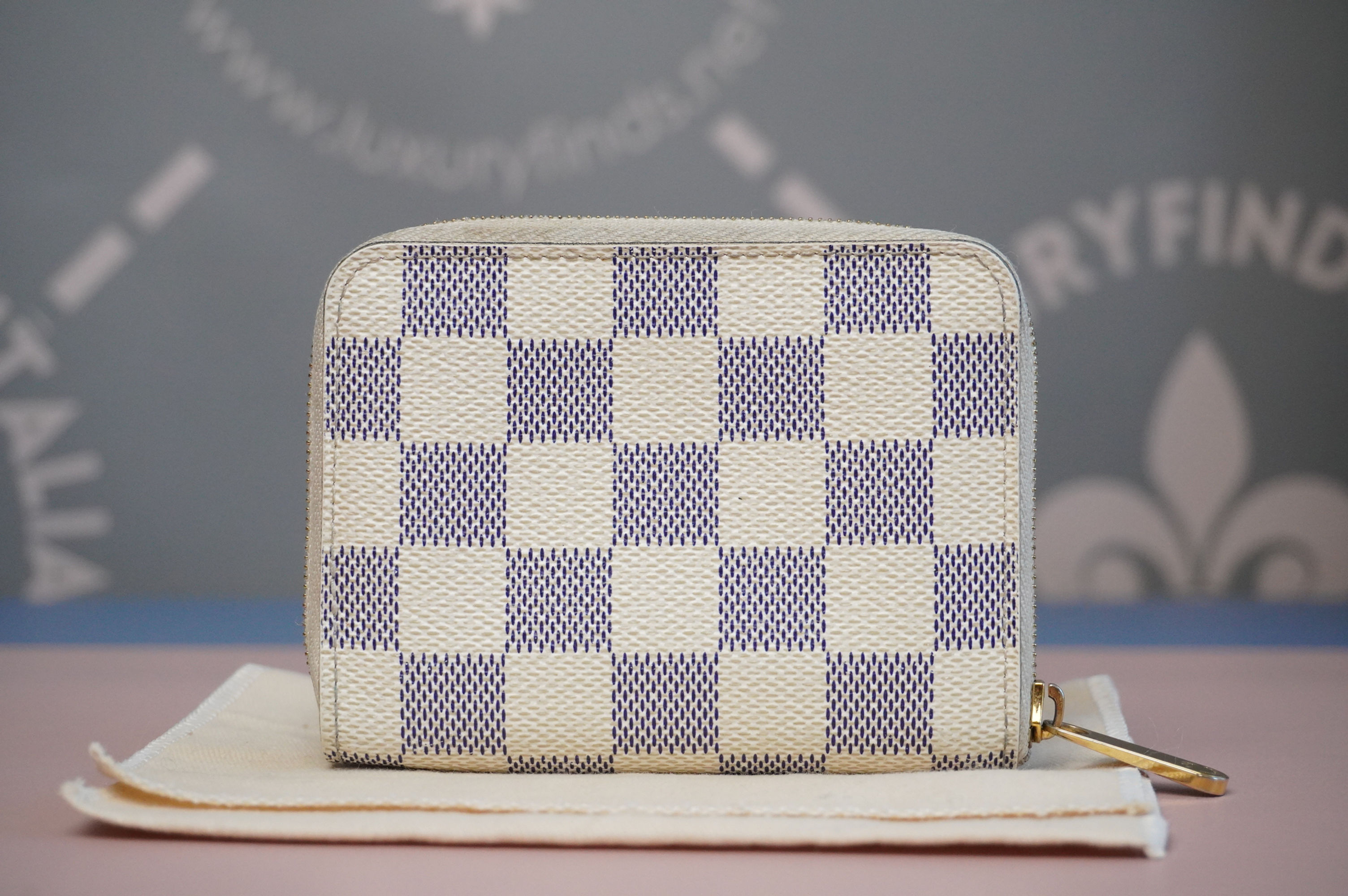 Preowned Authentic Louis Vuitton Zippy Coin Purse