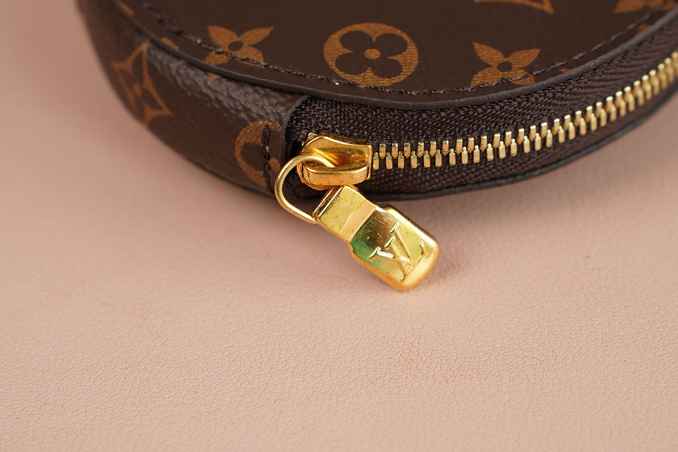 Thumbnail: Preowned Authentic Louis Vuitton Round Coin Purse
