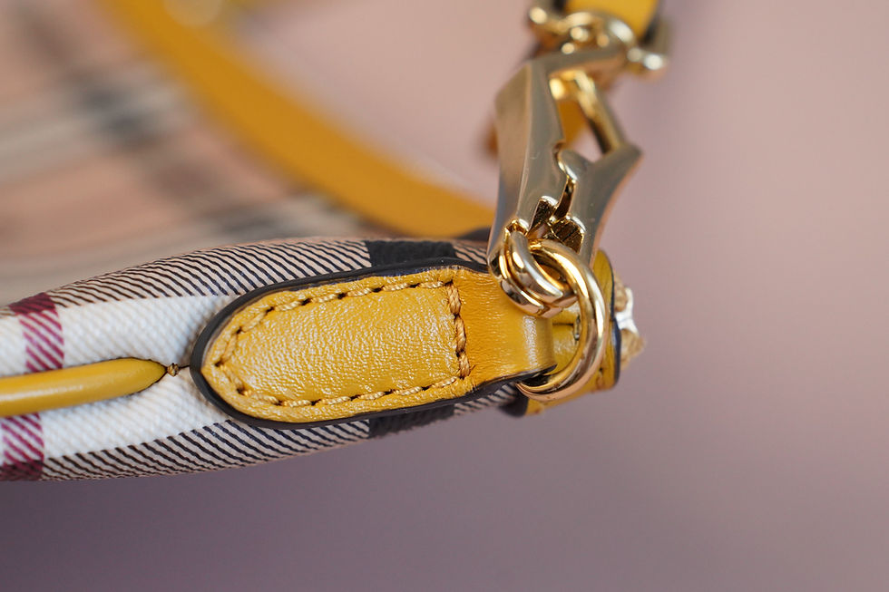 Miniature : Preowned Authentic Burberry Haymarket Check Peyton Crossbody